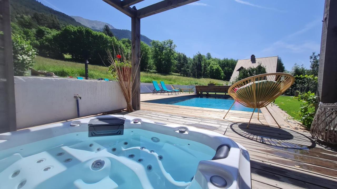 Chalet Serre Cambeou Piscine&Spa Saint-Chaffrey Luaran gambar